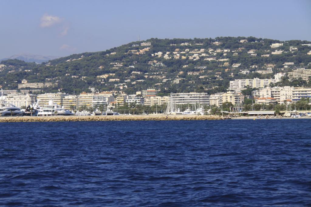 Отель Croisette 81 Канны Номер фото